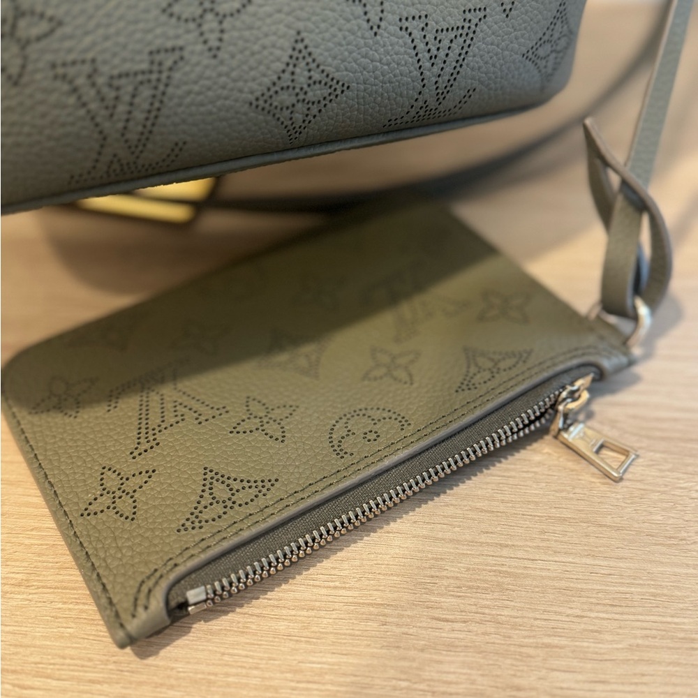 Louis Vuitton 2025 fall olive green mahina two way tote - Picture 11 of 11